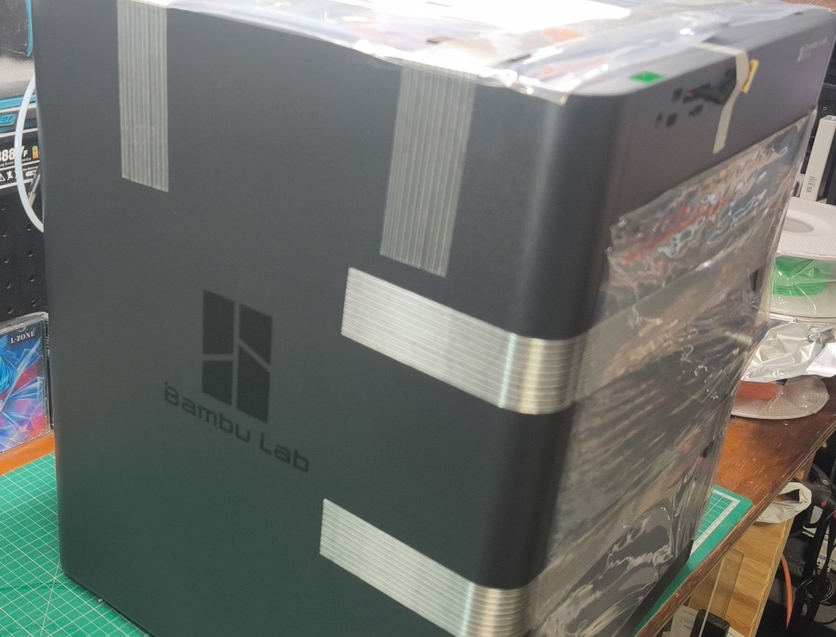midori3x9's tweet image. あ。手が滑った
my new gear... 全自動級で印刷開始出来る。AMSもめちゃ良い😐思ってたよりうるさくない気がする(^o^)ｂ
 #bambulab #3DPrinting #3dp