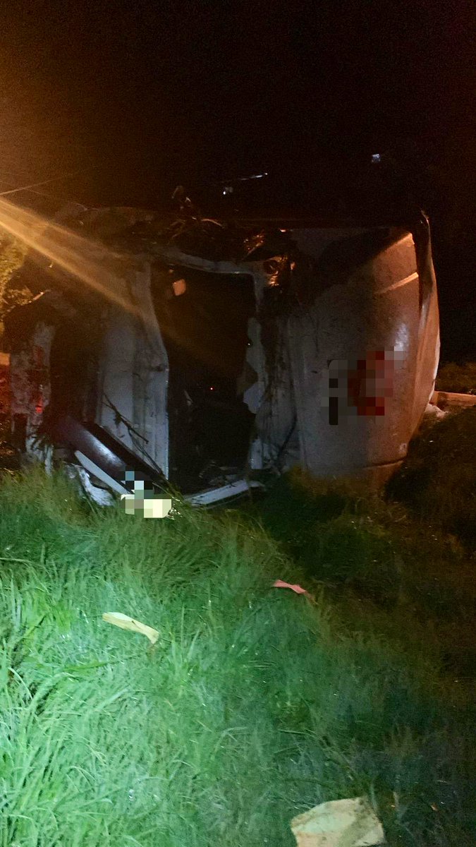 ECU911Austro's tweet photo. #Cuenca | Esta madrugada se alertó al 9-1-1 el vuelco de un vehículo pesado en el km 12 de la vía Cuenca-Molleturo.
🚒🚑🚓 Desde el #ECU911 se coordinó la atención a esta alerta con @Bomberos_Cuenca, @saludcz6oficial y @CTEcuador.
📷 #CBCuenca
#ECU911BrindaSeguridadIntegral https://t.co/yBsibWPBsm