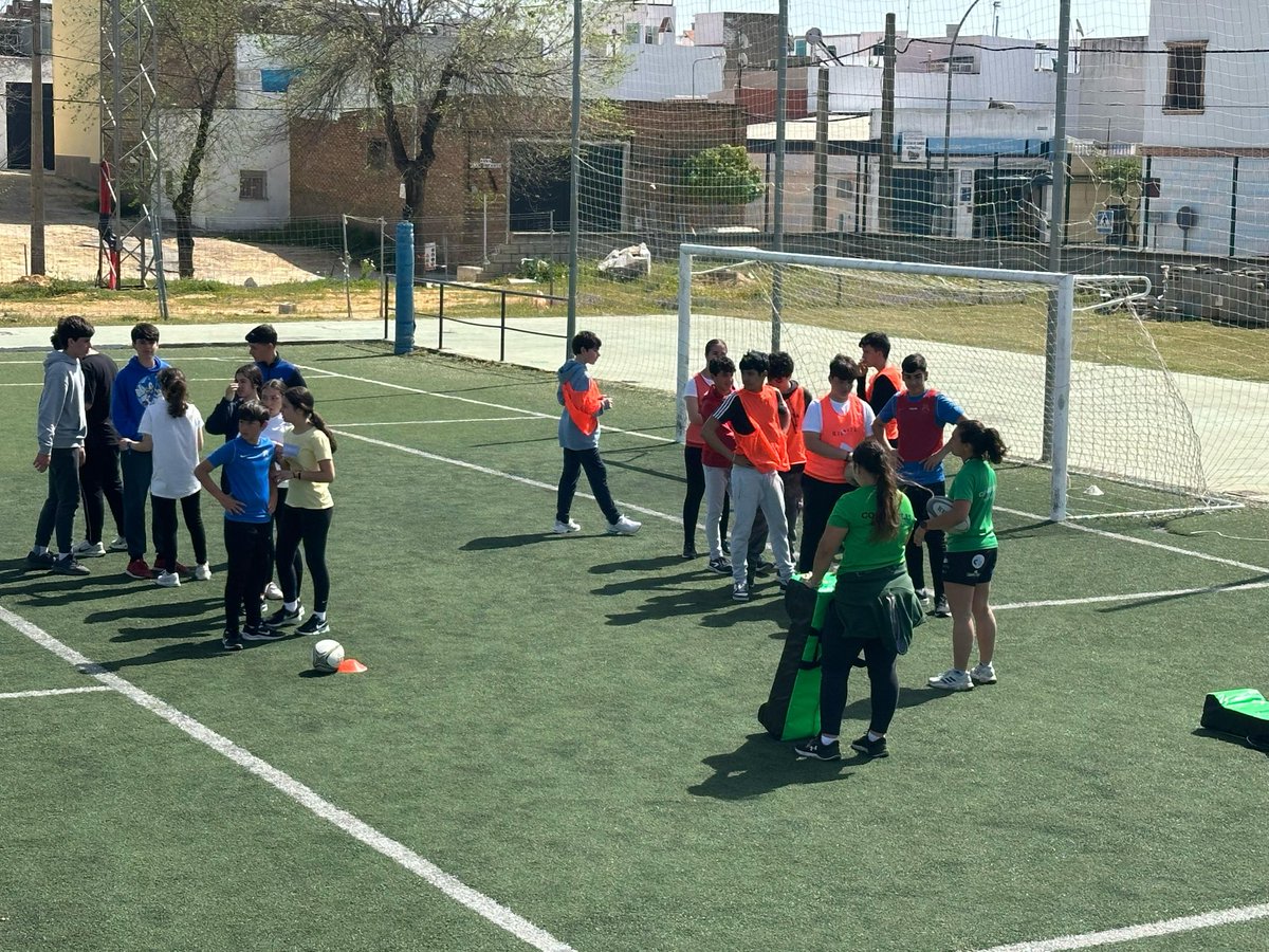 🤾‍♀️ Con motivo del Día Internacional de la Salud el IES Profesor Juan Bautista ha realizado una jornada deportiva en las instalaciones municipales del Huerto Queri en el que han participado distintos clubes deportivos visueños para dar a conocer sus disciplinas deportivas.
