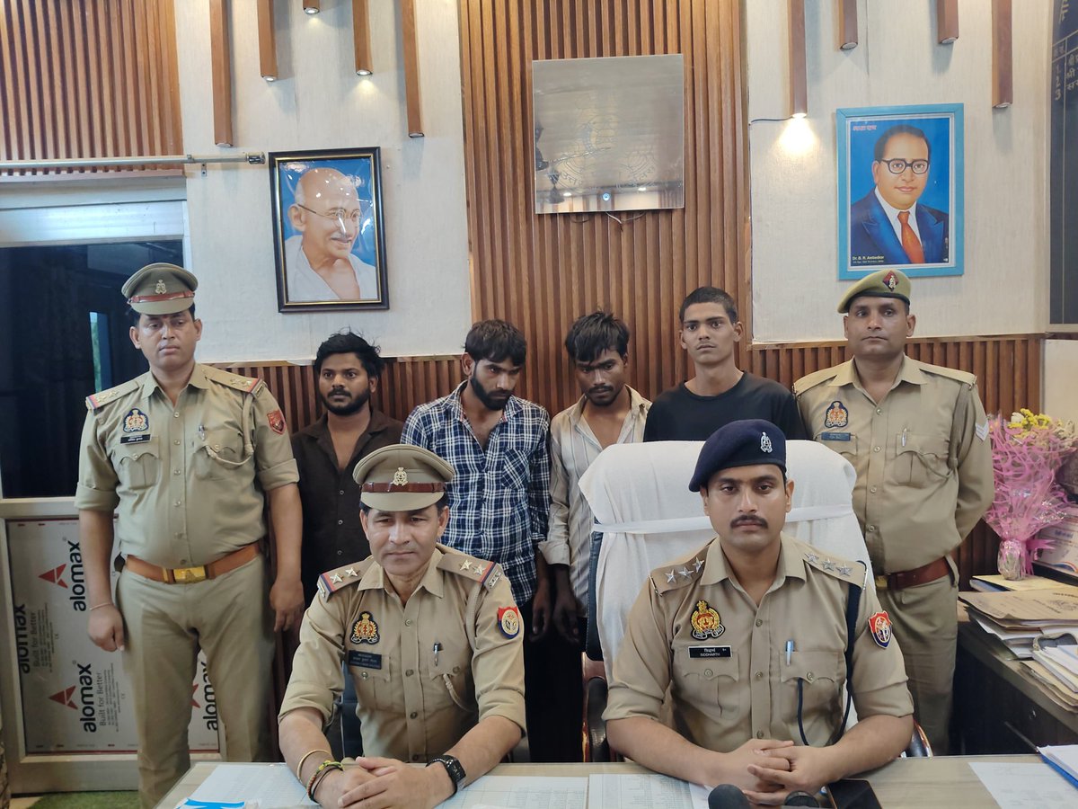 ControlIndia12's tweet photo. ♠️ थाना ट्रोनिका सिटी पुलिस द्वारा वाहन चोरी की घटना कारित करने वाले 04 अभियुक्त गिरफ्तार
♠️ कब्जे से 05 संदिग्ध / चोरी की मोटरसाइकिल, 05 संदिग्ध मोबाइल फोन व 2 फर्जी नम्बर प्लेट बरामद
@ghaziabadpolice @Uppolice
#UPPOLICE #GHAZIABADPOLICE #TRONICACITY #recoveryvehicle https://t.co/6Oqm5Q2dDn