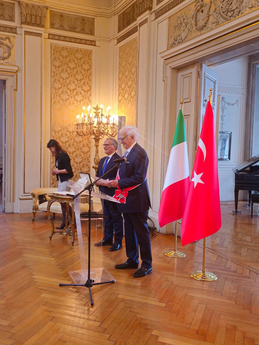 L’Ambasciatore <a href="/margiodi/">Giorgio Marrapodi</a> ha conferito la prestigiosa onorificenza di Cavaliere di Gran Croce dell'Ordine della Stella d'Italia a <a href="/AldoKaslowski/">Aldo Kaslowski</a>, massimo esempio dei valori della comunità e dell'imprenditoria italiana in Turchia 🇮🇹🇹🇷