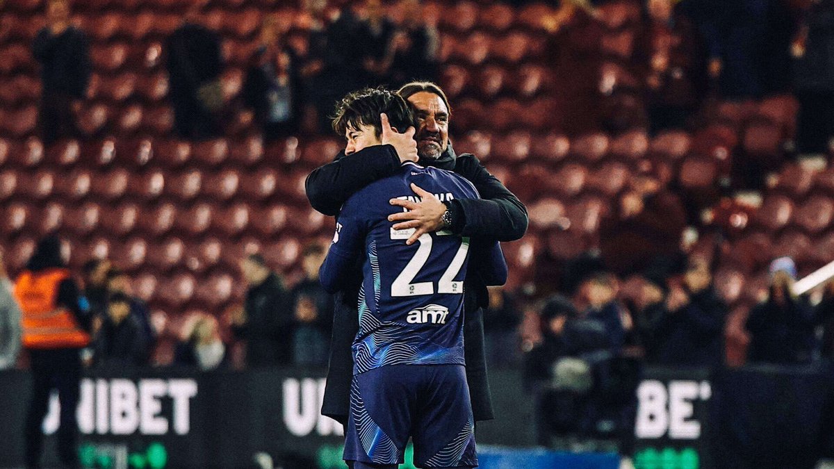 The Square Ball (@thesquareball) on Twitter photo Middlesbrough 0-1 #LUFC: Dirty
_
If this promotion battle can reduce Ao Tanaka to tears, most Leeds United fans can be forgiven for their own rollercoaster of emotions in recent weeks.
_
by <a href="/cmcmenamy_/">Chris McMenamy</a>
thesquareball.net/leeds-united/m… Middlesbrough 0-1 #LUFC: Dirty
_
If this promotion battle can reduce Ao Tanaka to tears, most Leeds United fans can be forgiven for their own rollercoaster of emotions in recent weeks.
_
by <a href="/cmcmenamy_/">Chris McMenamy</a>
thesquareball.net/leeds-united/m…