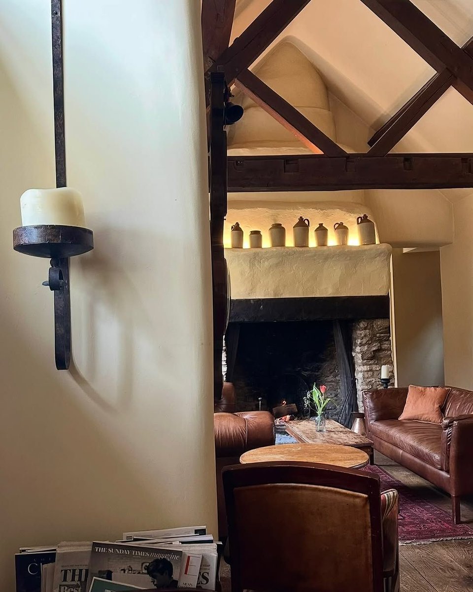 thewrightcomm's tweet photo. Checking in to a cosy stay at @thefeatherednestinn 😴 #PantheraCommunications https://t.co/RnCiMyZxyF