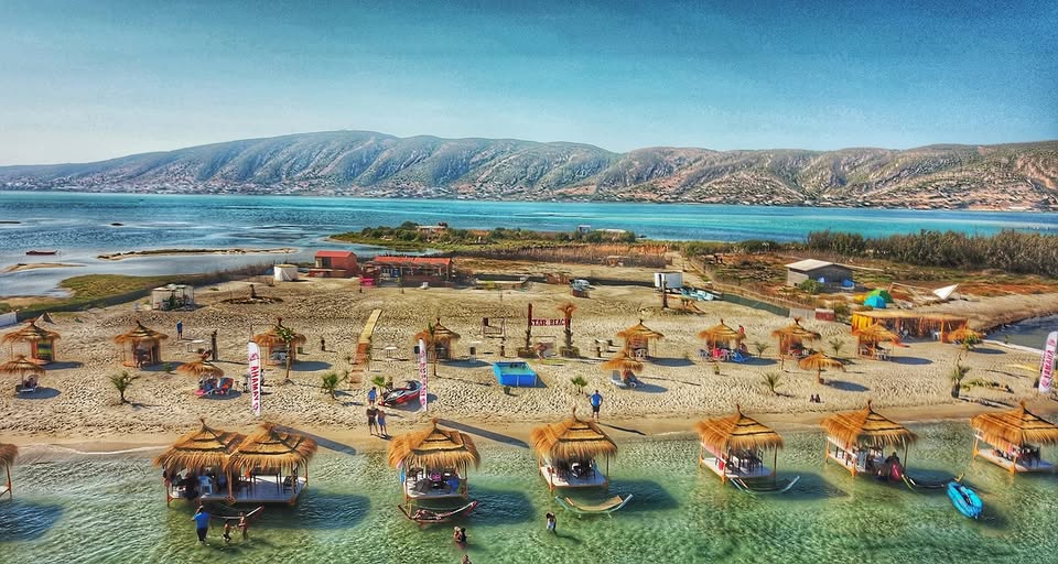 TunisiaOn's tweet photo. La spiaggia di Ghar el Melh è un bellissimo posto situato sulla costa della Tunisia. La spiaggia ha acque cristalline e azzurre e sabbia soffice e dorata.
#GharElMelh #PortoFarina #SidiAliElMekki #CristalWater #SummerIsComing #Summer2025 #Waiting4You #Tunisi #Biserta #Tunisia #TU https://t.co/ecrHLqsmP1