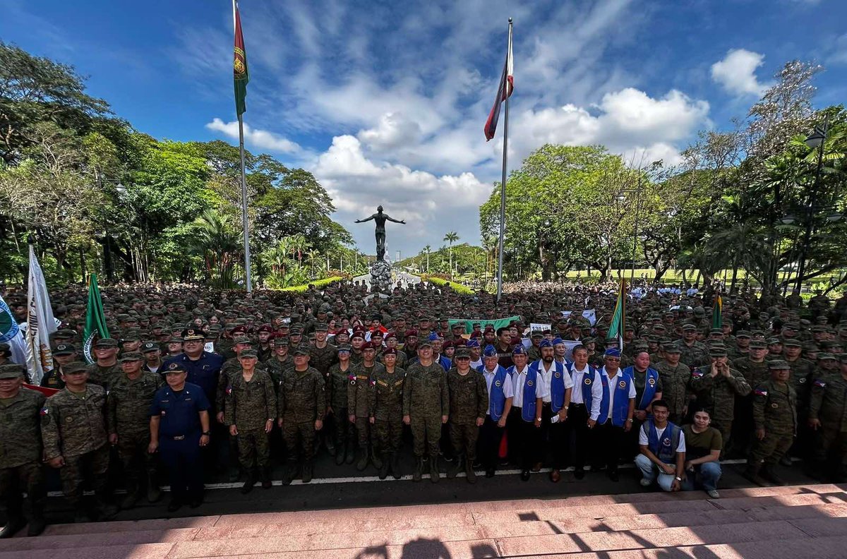 AFP AND UP DILIMAN HONOR VALOR TOGETHER 

The Armed Forces of the Philippines, through the Philippine Army Reserve Command (RESCOM), and the University of the Philippines Diliman held a “Freedom March” on Araw ng Kagitingan, bringing together over a thousand ROTC cadets,