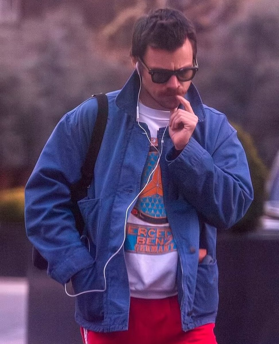 Nós pessoas tipo Harry Styles que preferirmos fone com fio do que sem fio