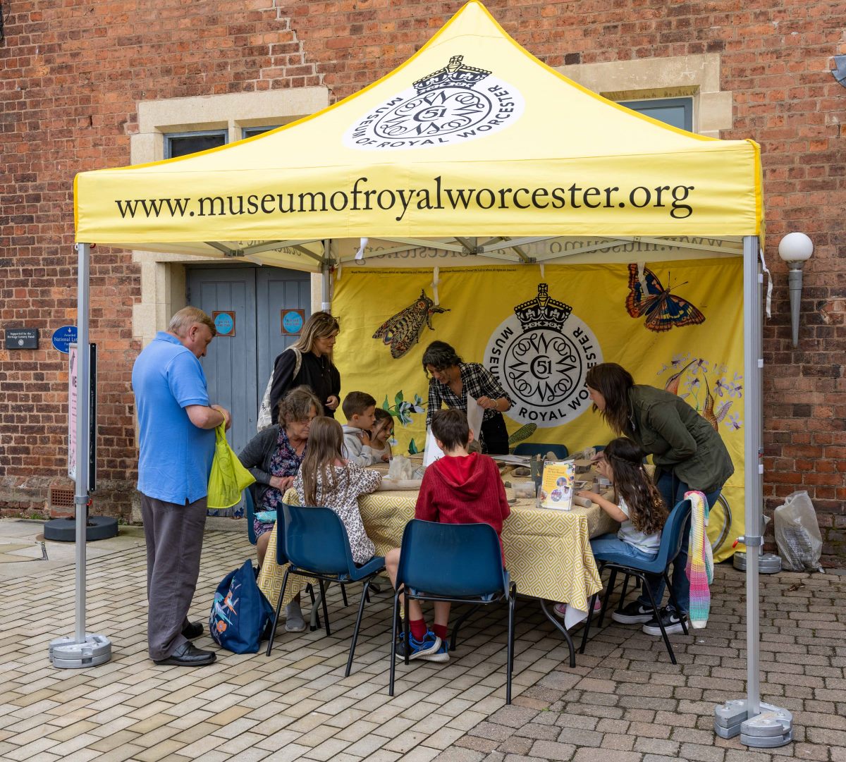 TheMoRW's tweet image. 🌞 Spring + Farmers Market = Perfect Combo! 🌞

Get ready for tasty bites, crafty finds, and a community vibe at the Farmers Market at Henry Sandon Hall on April 27th, 9 AM - 2 PM.

museumofroyalworcester.org/whats-on/
#FarmersMarketFun #FreshSpring #SupportLocal #worcestershirehour