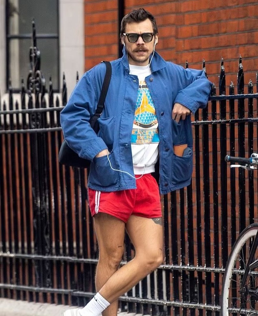 amo esses short beira uc do harry