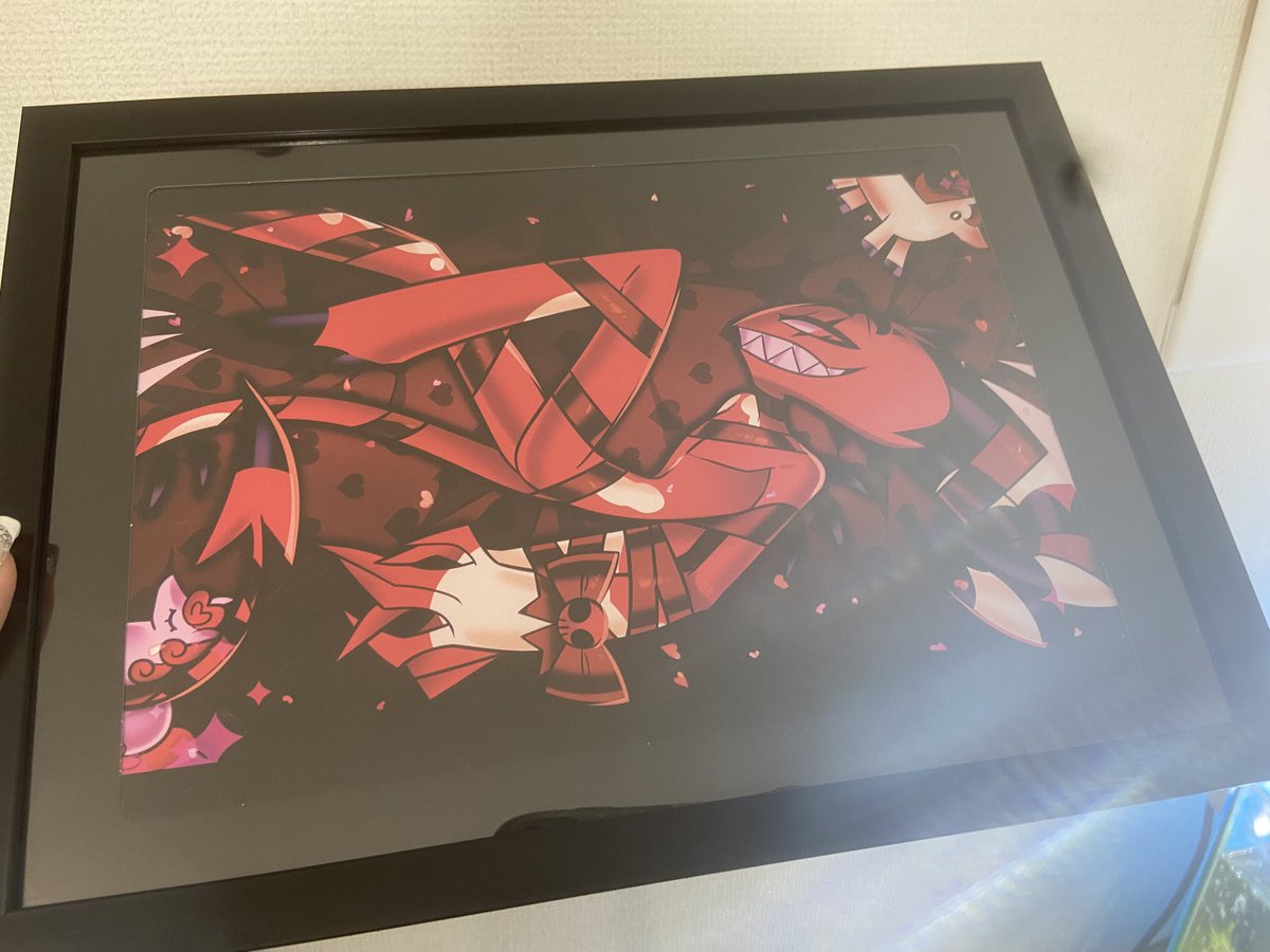 mofuto_denko's tweet photo. セリアのこの額縁に入れるとヘルヴァボスの1番小さい謎規格ポスター上手いこと収まってくれて神です
中に入ってる謎のb5マット？がいい仕事してるセリア様ありがたき🙏🏻 https://t.co/s6rLegnuCb