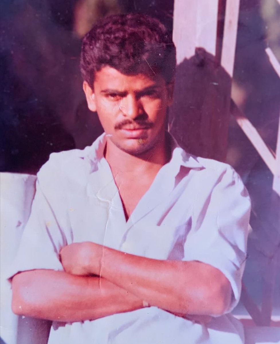 DirAmeersultan's tweet photo. யாரென்று தெரிகிறதா … அனைவருக்கும் என் அன்பனா வணக்கம் https://t.co/J36Ye318WU