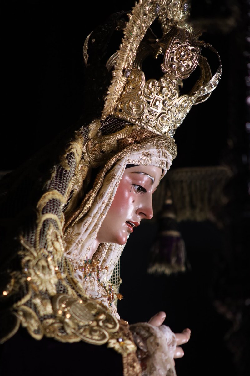 MAYORDOMÍA | VESTIMENTA MARÍA STMA. DE LAS LÁGRIMAS

Ya se encuentra nuestra Madre, María Santísima de las Lágrimas, dispuesta y ataviada en su paso de palio a la espera de un nuevo Martes Santo.

👔 Vestidor: NHD. D. Enrique Serrano Sánchez
📸: NHD. Juan Manuel Sibón