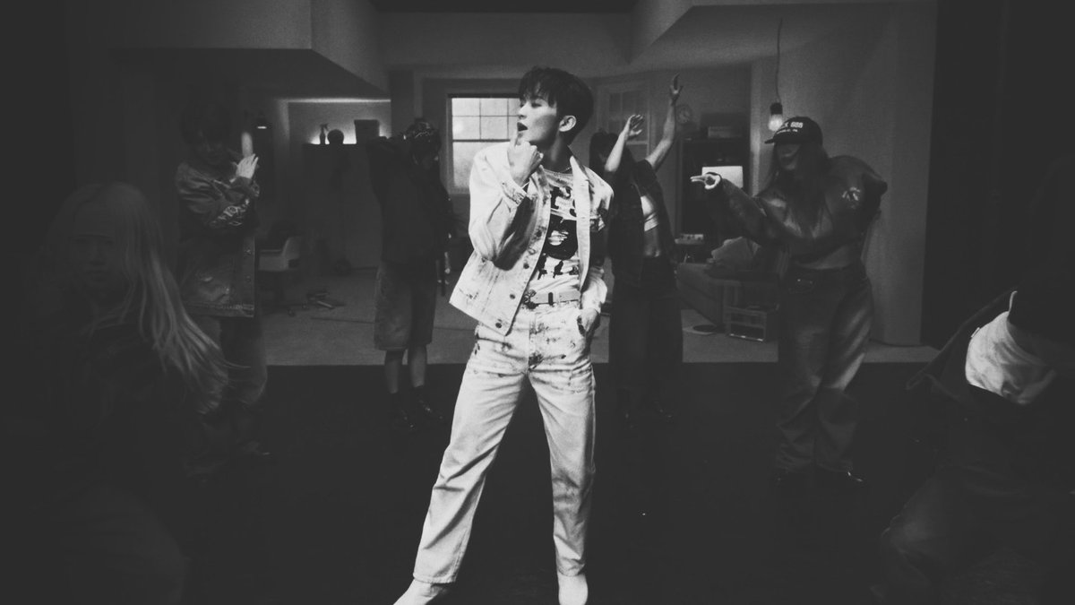 Performance_Video_Code: 1999. ( youtu.be/UfoF29OCQts )