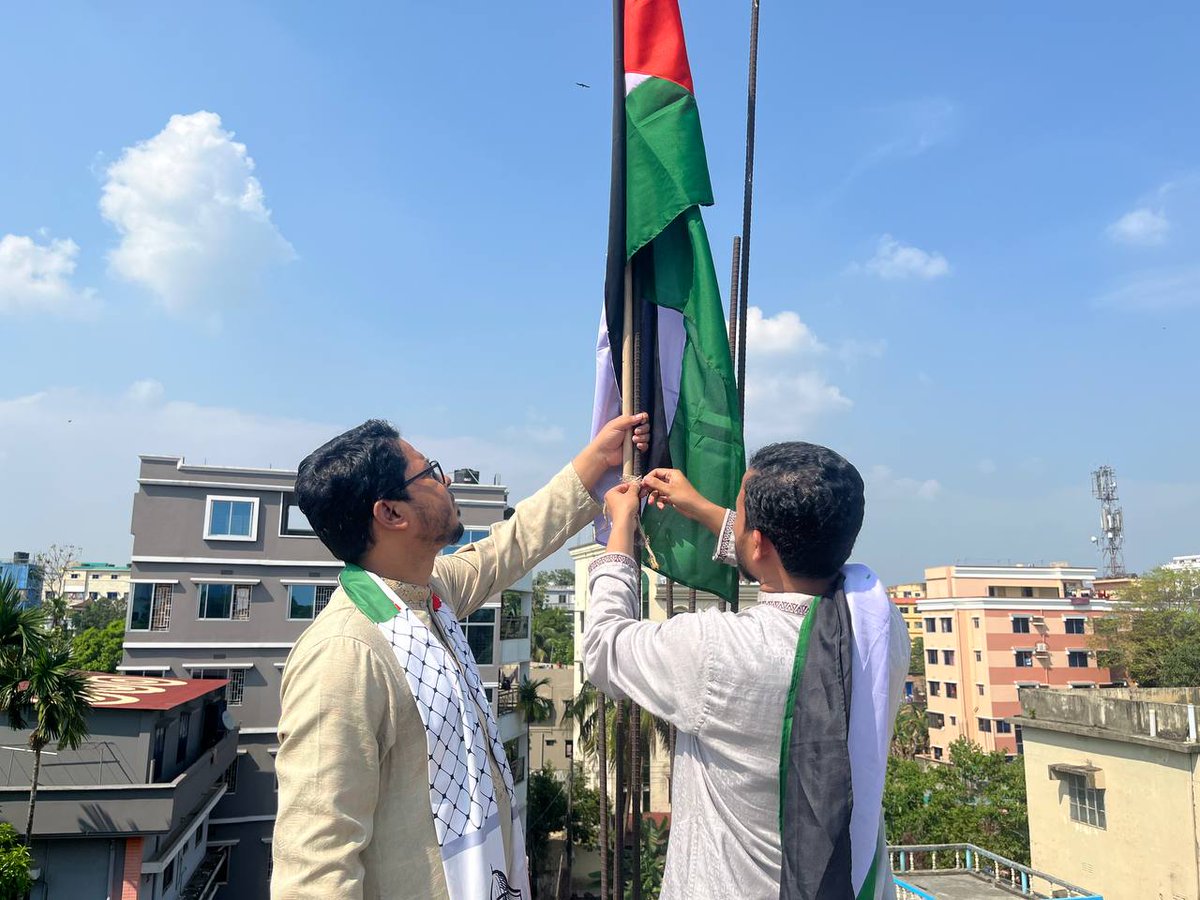 info_shibir's tweet photo. গাজায় চলমান ইসরায়েলি গণহত্যা বন্ধ ও স্বাধীন ফিলিস্তিন রাষ্ট্র প্রতিষ্ঠার দাবিতে সপ্তাহব্যাপী কর্মসূচির অংশ হিসেবে ছাত্রশিবির সিলেট মহানগর শাখার উদ্যোগে বিভিন্ন স্থাপনায় ফিলিস্তিনের পতাকা উত্তোলনের মাধ্যমে Solidarity With Palestine কর্মসূচি পালন।
#EchoesForGaza
#GlobalStrikeForGaza
#Chhatrashibir