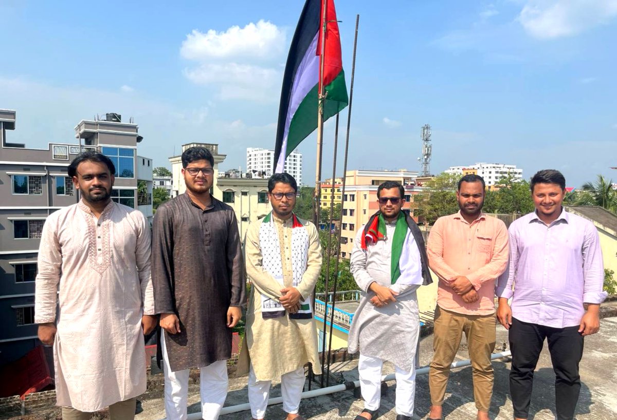 info_shibir's tweet photo. গাজায় চলমান ইসরায়েলি গণহত্যা বন্ধ ও স্বাধীন ফিলিস্তিন রাষ্ট্র প্রতিষ্ঠার দাবিতে সপ্তাহব্যাপী কর্মসূচির অংশ হিসেবে ছাত্রশিবির সিলেট মহানগর শাখার উদ্যোগে বিভিন্ন স্থাপনায় ফিলিস্তিনের পতাকা উত্তোলনের মাধ্যমে Solidarity With Palestine কর্মসূচি পালন।
#EchoesForGaza
#GlobalStrikeForGaza
#Chhatrashibir