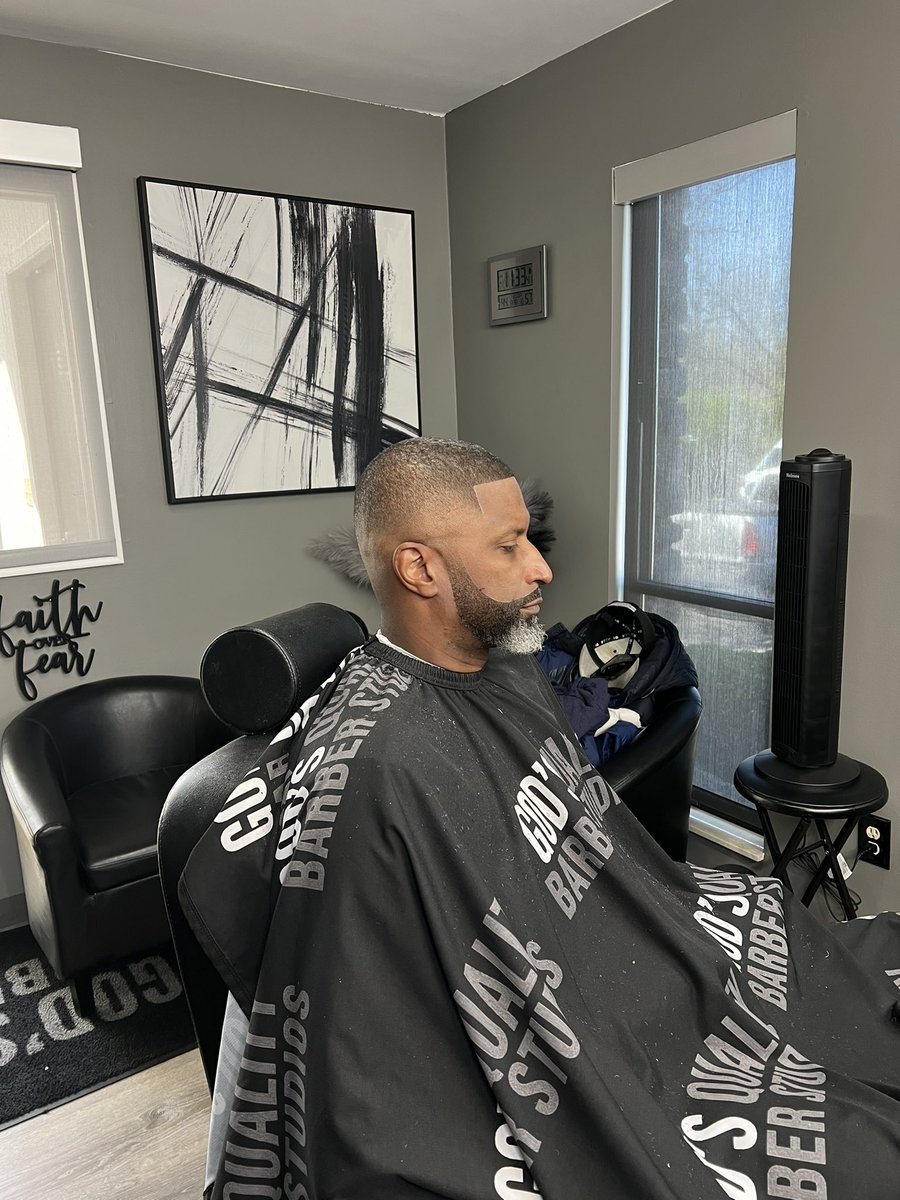 GodsQualityBar1's tweet photo. God’s Quality Barber Studio 
800 Compton Rd Cincinnati, OH 45231
Building unit #16 Room #1 https://t.co/fH2pmeAQTU