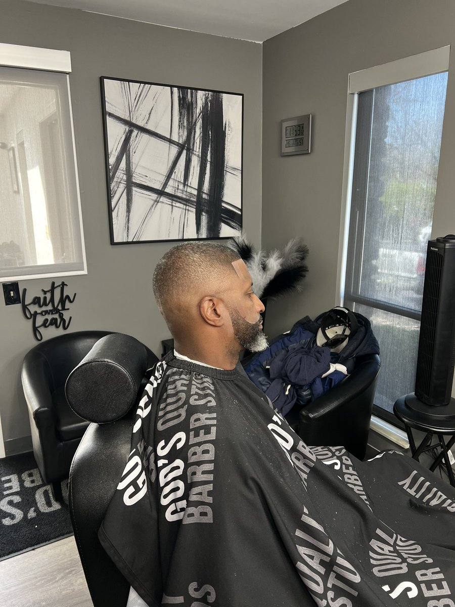 GodsQualityBar1's tweet photo. God’s Quality Barber Studio 
800 Compton Rd Cincinnati, OH 45231
Building unit #16 Room #1 https://t.co/fH2pmeAQTU