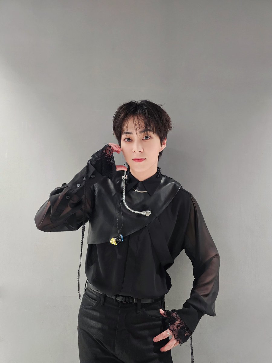 XIUMIN_INB100's tweet photo. 𝗡𝗣𝗢𝗣 𝗟𝗜𝗠𝗜𝗧𝗘𝗗 𝗘𝗗𝗜𝗧𝗜𝗢𝗡 - 𝗦𝗜𝗗𝗘 𝗔 

Make You LaLa와 함께 즐긴 성대한 디너 파티🎉와 흑백의 Lost Paradise까지!🖤
여러분과 더욱 가까이 만날 수 있어 행복했고, 함께 좋은 추억 만들어줘서 고마워요💙 

#시우민 #XIUMIN #InterviewX #MakeYouLaLa #LostParadise https://t.co/UcExlMsoCA
