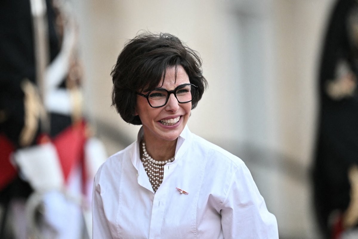 humanite_fr's tweet photo. Transparence de la vie publique : Rachida Dati aurait omis 420 000 euros de bijoux dans ses déclarations

➡️ https://t.co/e7fpKXnexf https://t.co/ulDNlUf2gG