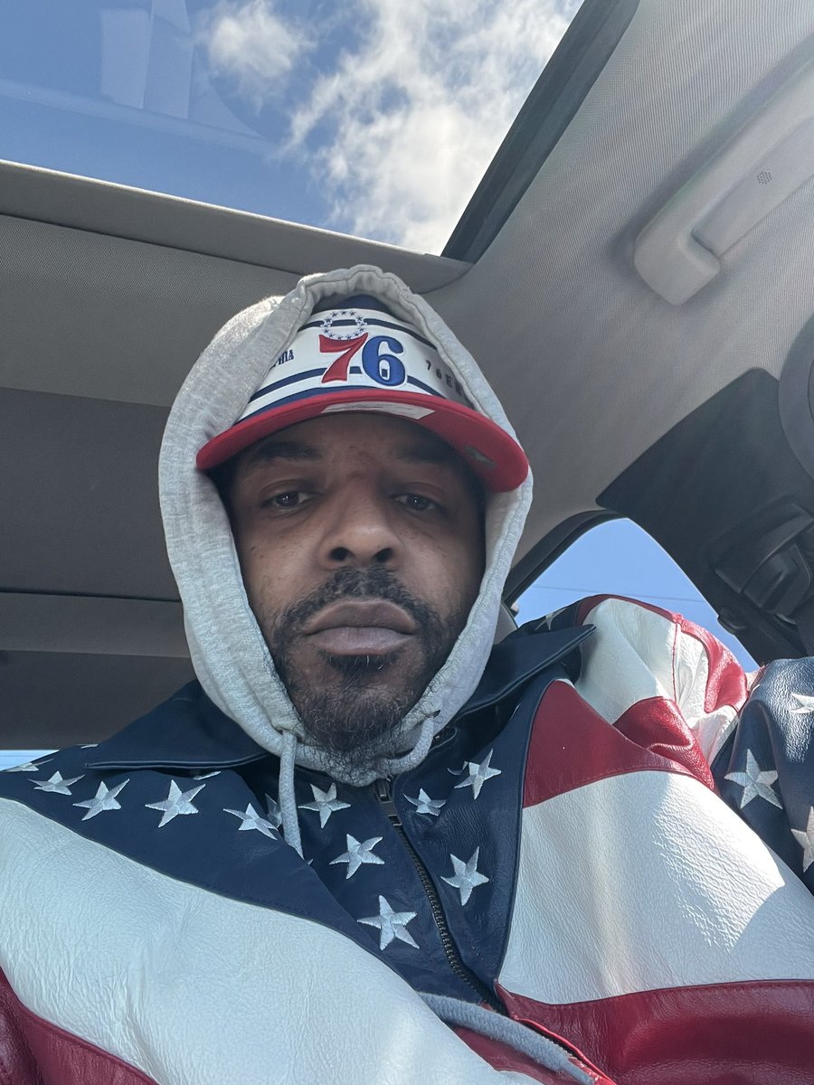 BDadtr's tweet photo. I’m on ice #phillybarber https://t.co/qjbu5wvSaI