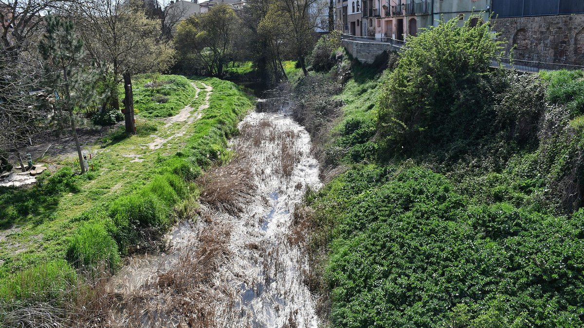 Torà on-line (@viladetora) on Twitter photo Quin goig veure el Llanera curull d'aigua quinze dies després de les pluges #bondia
<a href="/apac_tora/">APAC Torà</a> <a href="/valldellobregos/">Vall del Llobregós</a> <a href="/SomSegarra/">Som Segarra</a> <a href="/catexperience/">Catalunya Experience</a> <a href="/aigua_cat/">ACA</a> <a href="/lasegarra/">La Segarra</a> <a href="/xavisunyer/">Xavi Sunyer</a> <a href="/JmSantesm/">JmSantesm</a> <a href="/Josep_A_Vilalta/">Josep A. Vilalta</a> Quin goig veure el Llanera curull d'aigua quinze dies després de les pluges #bondia
<a href="/apac_tora/">APAC Torà</a> <a href="/valldellobregos/">Vall del Llobregós</a> <a href="/SomSegarra/">Som Segarra</a> <a href="/catexperience/">Catalunya Experience</a> <a href="/aigua_cat/">ACA</a> <a href="/lasegarra/">La Segarra</a> <a href="/xavisunyer/">Xavi Sunyer</a> <a href="/JmSantesm/">JmSantesm</a> <a href="/Josep_A_Vilalta/">Josep A. Vilalta</a>