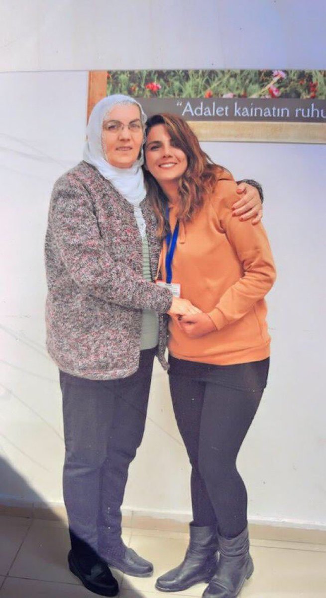 Hasta tutsak Muhlise Karagüzel. Diyarbakır Kadın cezaevinde tutuklu. 3 kez kalp krizi geçirdi. Yüksek tansiyon ve şekere bağlı sağ gözü kör oldu. Yürümekte zorlanıyor. 

<a href="/zilankaraguzel/">Zinê Zilan Karagüzel</a>