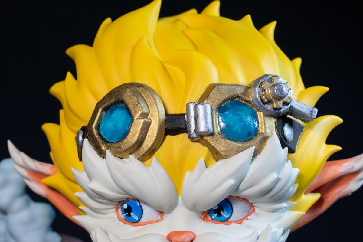 TDimensiones's tweet photo. ¡Y por fin os enseñamos al gran Heimerdinger! 🧠✨
Uno de los personajes que más nos encanta hecho con todo el cariño del mundo para el #TFTCrown 💛

---
Diseño: @NomnomFigures 
Pintura: @ModelExpertShop @montanasevilla @vallejocolors @greenstuffworld 
Resina: @Elegoo_Official https://t.co/ZyiQJMuupL