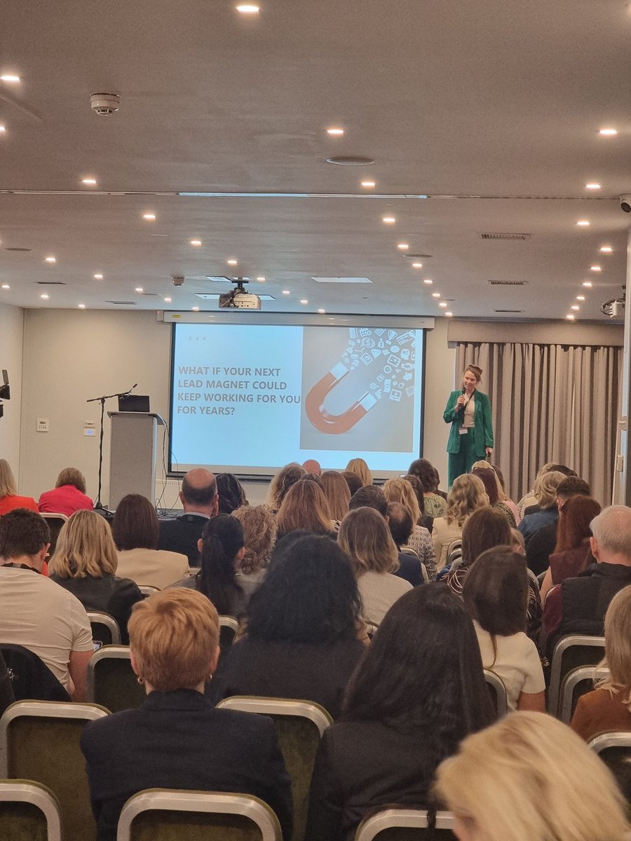Meg o'Gara from Magnificent Creative speaking about how to create 'Lead Magnets' turn your followers into your customers #socialmediafest #feedalpha