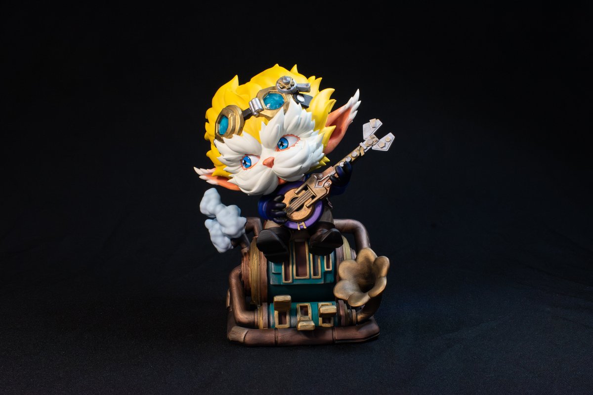 TDimensiones's tweet photo. ¡Y por fin os enseñamos al gran Heimerdinger! 🧠✨
Uno de los personajes que más nos encanta hecho con todo el cariño del mundo para el #TFTCrown 💛

---
Diseño: @NomnomFigures 
Pintura: @ModelExpertShop @montanasevilla @vallejocolors @greenstuffworld 
Resina: @Elegoo_Official https://t.co/ZyiQJMuupL