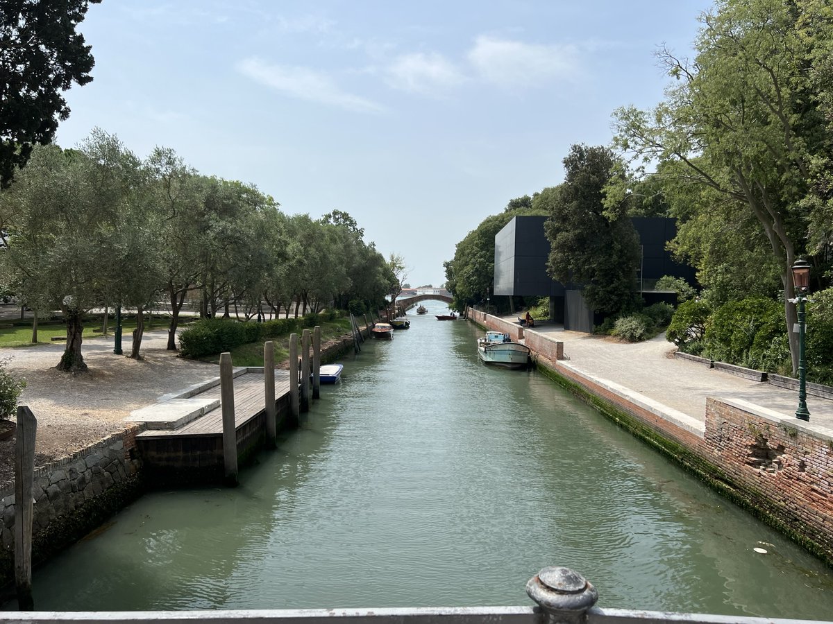 juanchapar's tweet photo. Rio de la Verona, Venezia Giugno 2022
#architecturephotography #venicebuildings #venicephotos
#arteveneciano #venicebuildings #venicephoto #digitalart
#edificiosvenecia #edificiositalia #fineartphotograph
#fotosvenecia
#photographyart #venicemonuments #munumentosvenecia https://t.co/1VMy4LLExm