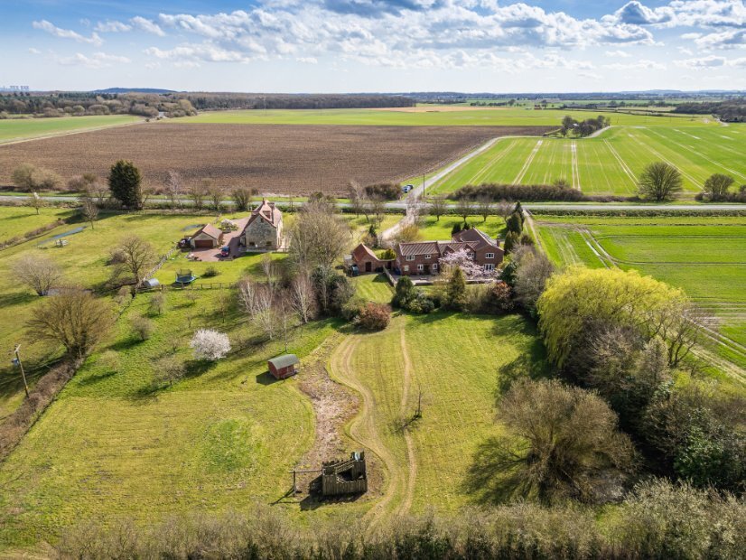 New instruction!

Near #Biggin #NorthYorkshire

Mattram Barns is a substantial detached family house offering well presented accommodation of close to 4,000 sq ft, set within generous gardens and a #paddock (2.15 acres). Guide price £995,000.

jackson-stops.co.uk/properties/204…
