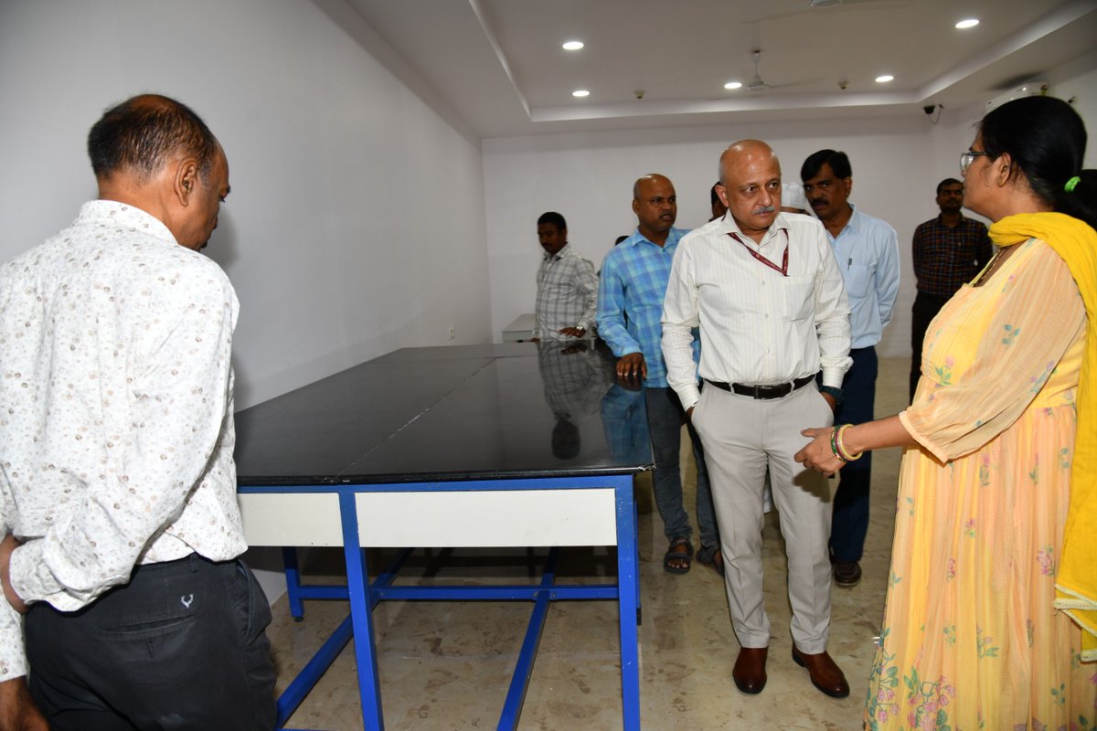 sjmhyd's tweet image. A new chapter in heritage preservation begins! The Salar Jung Museum proudly inaugurates its Picture Restoration Room — a dedicated space for the conservation of invaluable artworks. Safeguarding the stories told through time-worn canvases ensures our cultural legacy.

#SJM