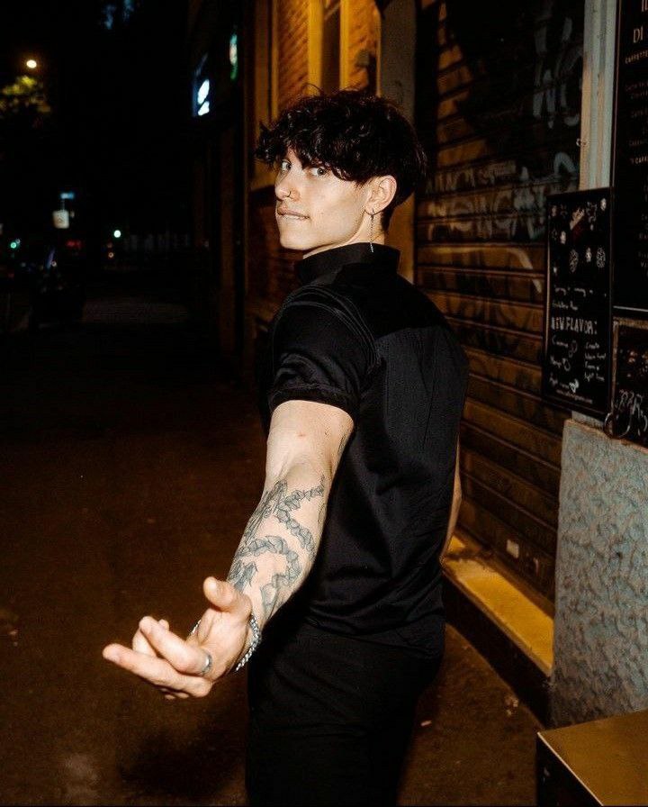 ️️️️

Every day feels lighter since you came. Like my chest isn’t as heavy anymore, like the world gets a little softer when i hear from you. It’s quiet peace, the kind i never knew i needed—until you arrived and showed me what gentle really feels like.

️️️️