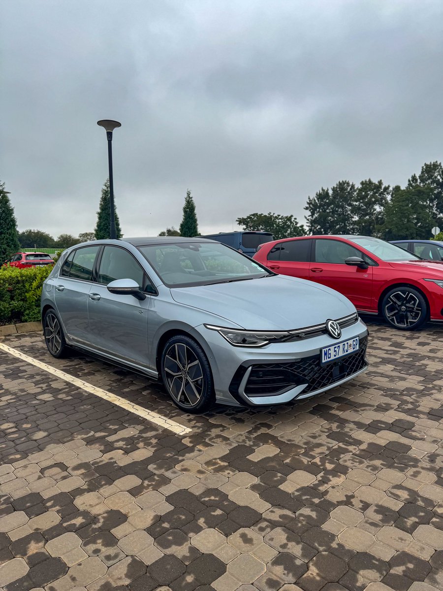 FaneleBengu's tweet photo. Kwabangayifuni iGolf 8 GTI/R kwaVW sebelethe i-8.5 enenjini engu-1.4 litre enamandla angu-110kW. Iqala ku-R580 900. InamaLED headlights, amarimu aphakathi kuka-16 no-18 inch nokunye. Ungaphuthelwa umbiko ogcwele kwiSolezwe maduze @IsolezweNews #VWGolf2025 #TheIconIsBack https://t.co/9UlOFlFFdN