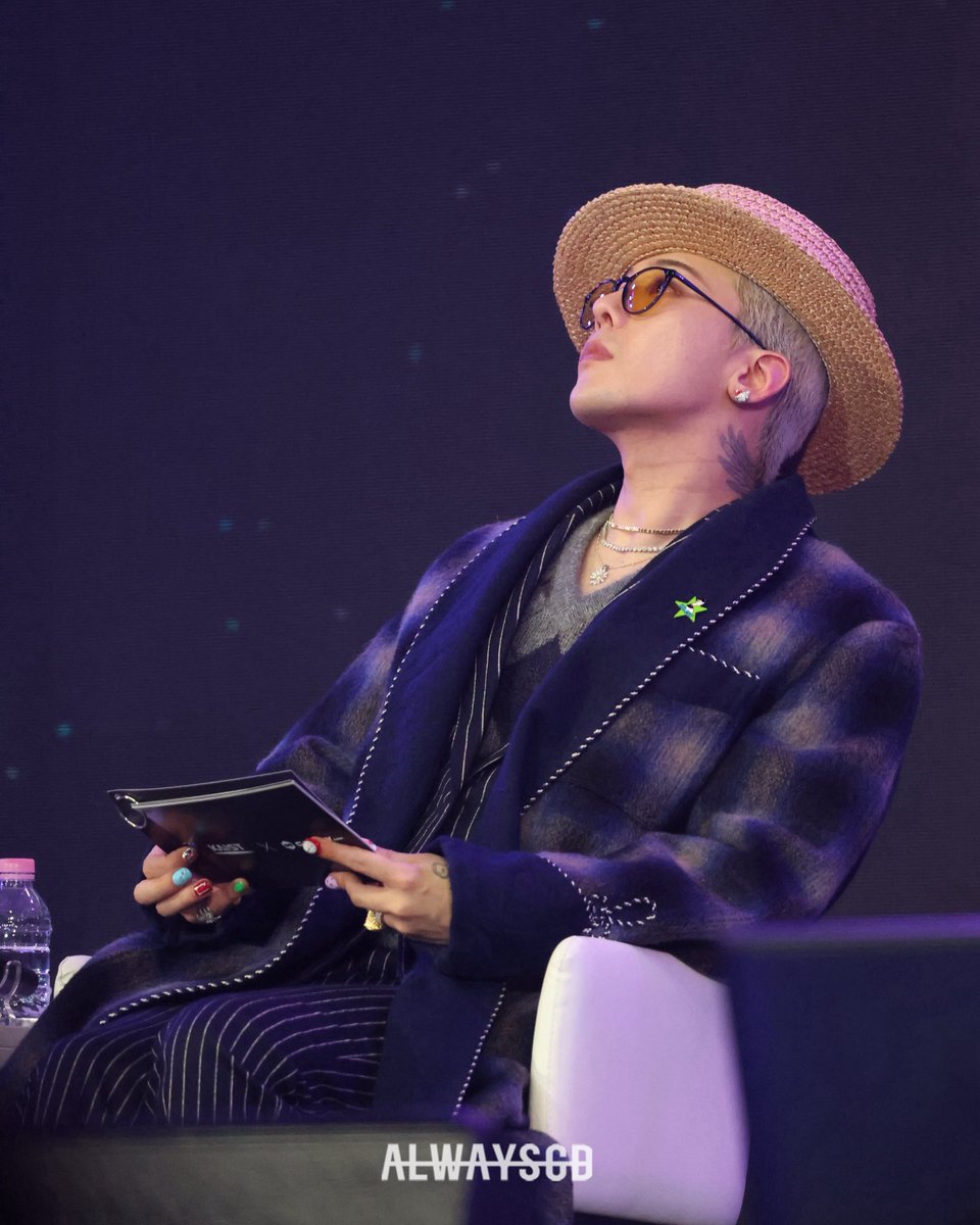 always_gd's tweet photo. G-DRAGON 
FOR INNOVATE KOREA 

Preview
권교수님 포스😎

#GDRAGONxKAIST
#GDRAGON2025 #지드래곤 @IBGDRGN 
#AlwaysGD https://t.co/AdHx2btsuc
