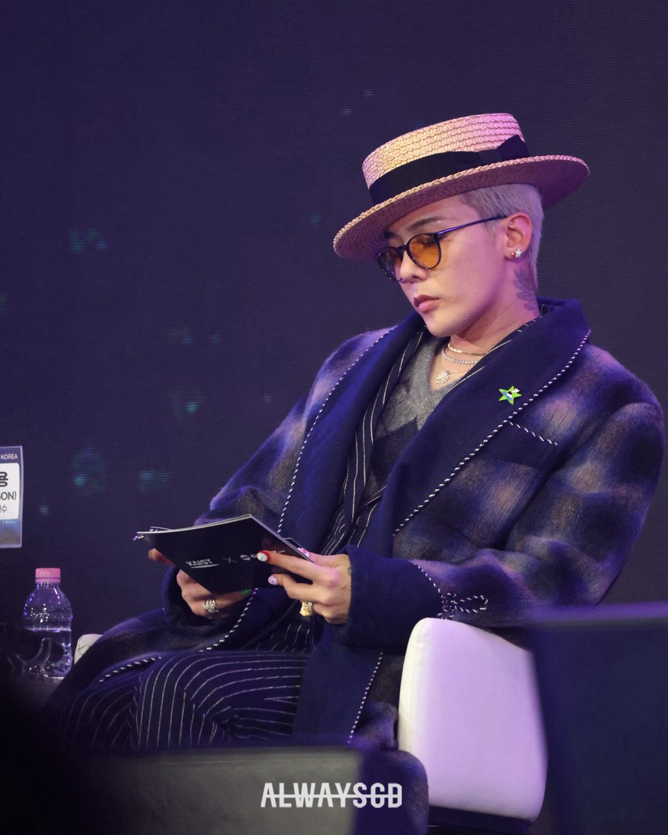always_gd's tweet photo. G-DRAGON 
FOR INNOVATE KOREA 

Preview
권교수님 포스😎

#GDRAGONxKAIST
#GDRAGON2025 #지드래곤 @IBGDRGN 
#AlwaysGD https://t.co/AdHx2btsuc