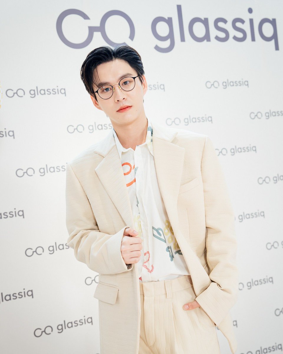 BBVERs_WORLD's tweet photo. 🌻 IG BBVERPJ POST UPDATE 🌻
🗓️: 09.04.25

I truly appreciate the opportunity to become a part of Glassia family. 🤍

#GlassiqxBever
#glassia #beyondordinary
#bbverpj @bbverpj https://t.co/w6Zb5DetLk