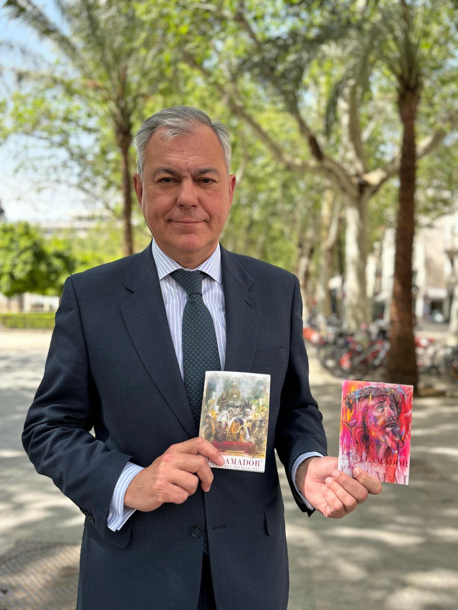 El Alcalde <a href="/jlsanzalcalde/">José Luis Sanz</a> también tiene sus ejemplares de <a href="/elllamadorcsr/">elllamadorcsr</a> de papel