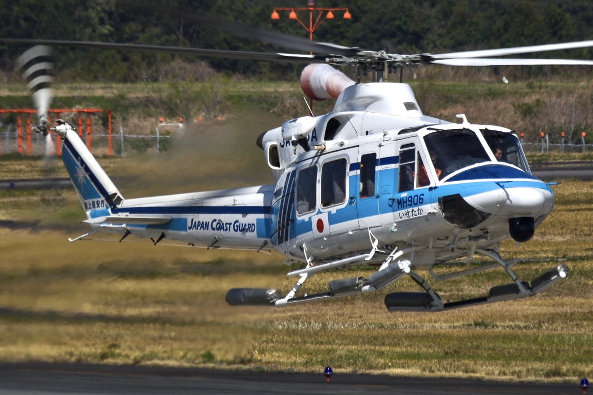 hato_channpo's tweet photo. 2025.4/8.9 FSZ/RJNS
海上保安庁 Bell 412EP [JA906A]

一晩ステイした906A。

静岡で海保412を撮れて大満足。 https://t.co/lG3JxiCjbe
