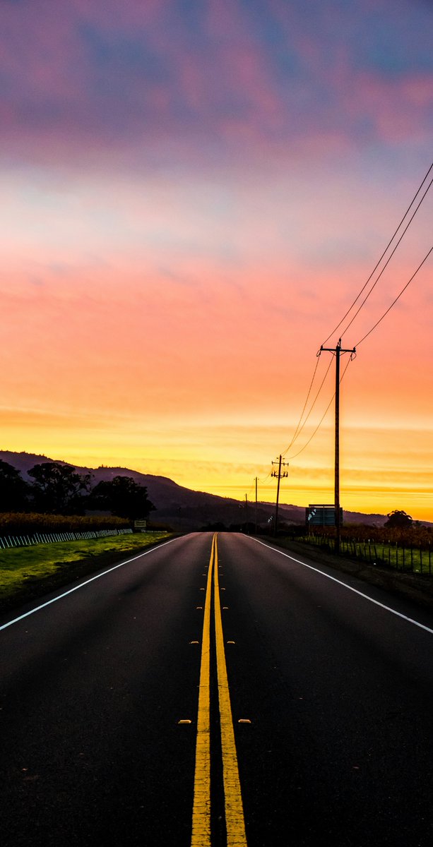 earthcurated's tweet photo. Sunset road trip in California ✨ https://t.co/1KuwI2CeIA