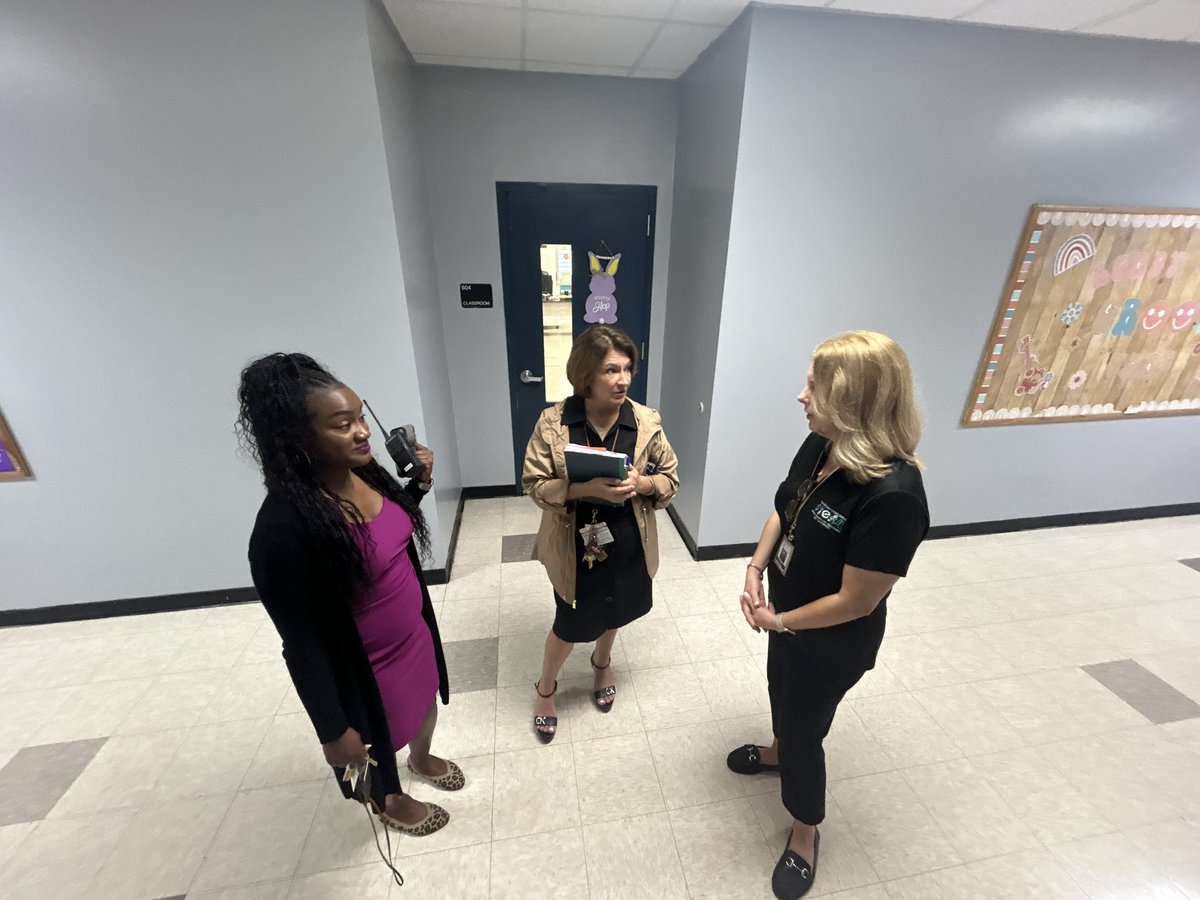 MDCPSSci's tweet photo. Thank you π principal Morrison-Young at Bel Aire Elementary @MDCPSSouth and Mrs. Maza for welcoming our Science support.
#ScienceInEveryClassroom
@AileenVega123 @WendyForteza @DaneMDCPS @NestorEMarcia @MDCPSSTEAM @MDCPSAcademics @BNCEE_MDCPS @MDCPSRobotics https://t.co/QzIa84j5S5