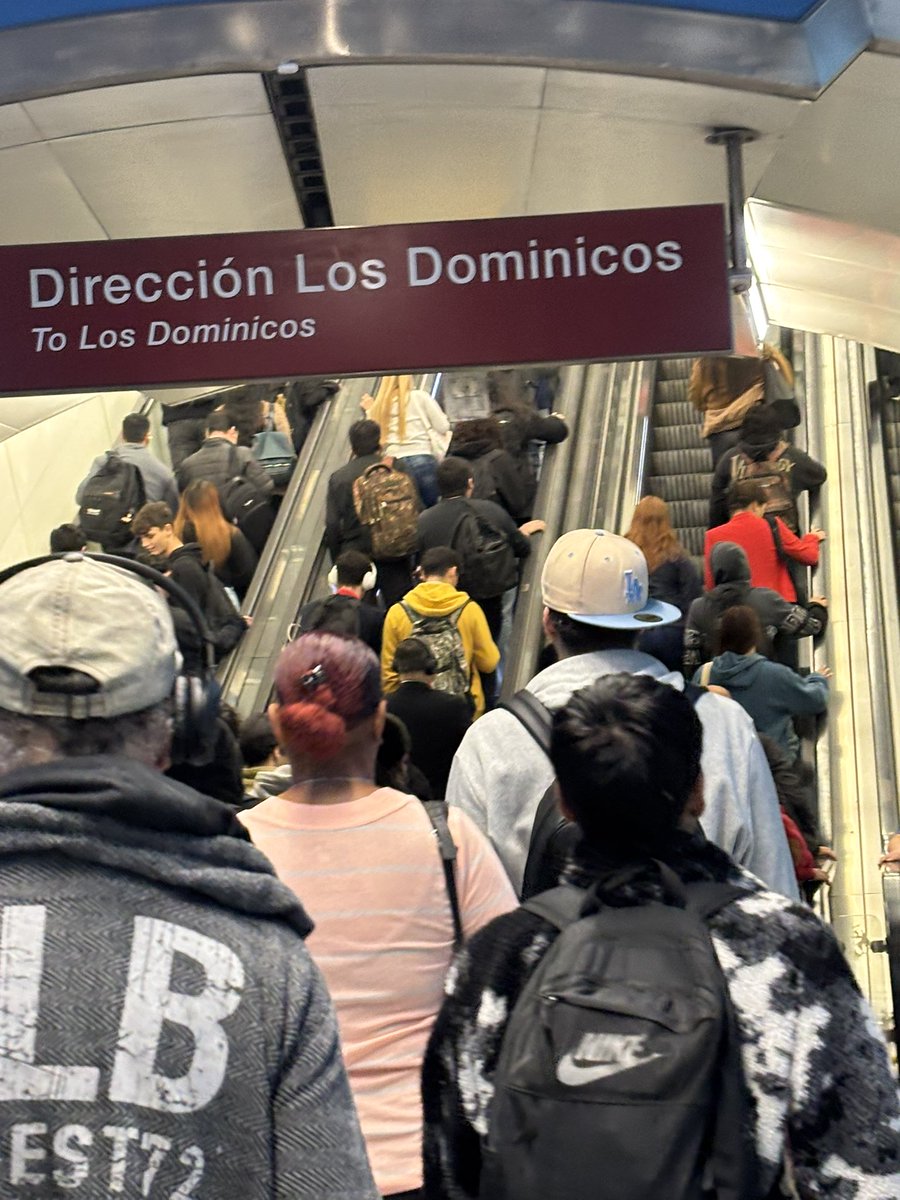 Mode8Chris's tweet photo. @metrodesantiago así se hace tío metro… 💪 https://t.co/JGNzvriLk6
