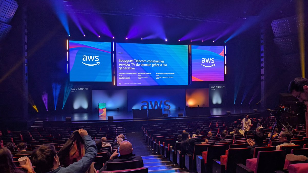 jplarger's tweet photo. En direct de l'[#awssummit] #awssummitparis 
L'#IA générative créé la valeur pour l'entreprise et le client ... https://t.co/MtAQ3Yr6il