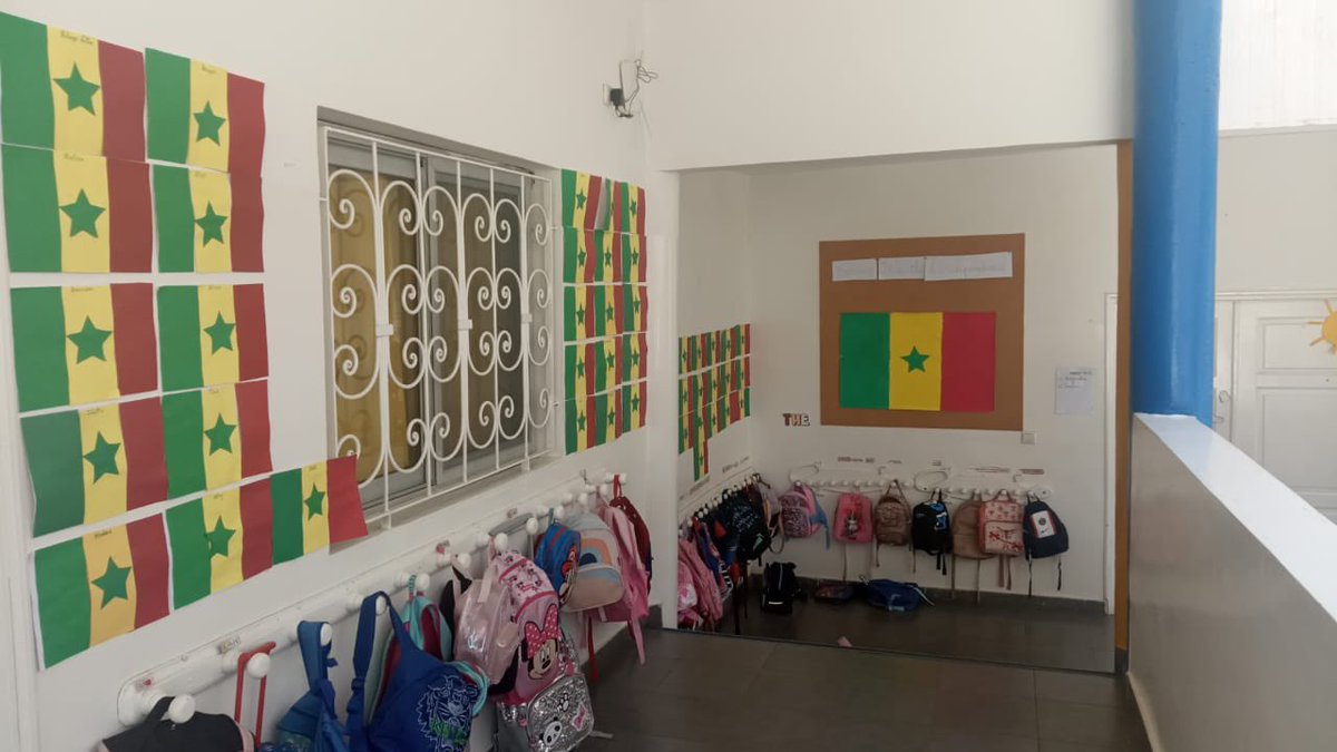 CSIgroup_sn's tweet photo. A l'occasion de notre fête de l'Indépendance, les élèves de Grande section de EAB Corniche ont confectionné des drapeaux 🇸🇳 pour pavoiser l'école. https://t.co/3CLL43guWq