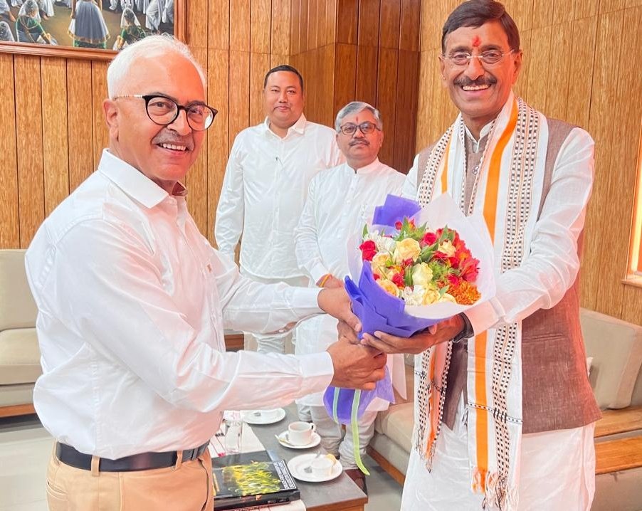 Sanjay Seth (@sethsanjaymp) on Twitter photo मणिपुर के माननीय राज्यपाल श्री अजय कुमार भल्ला जी से आज इम्फाल राजभवन में शिष्टाचार मुलाकात किया। इस दौरान मणिपुर में सैनिक स्कूल से संबंधित विषय और एनसीसी के विस्तार पर सकारात्मक बातचीत हुई।
<a href="/RajBhavManipur/">RAJ BHAVAN MANIPUR</a> मणिपुर के माननीय राज्यपाल श्री अजय कुमार भल्ला जी से आज इम्फाल राजभवन में शिष्टाचार मुलाकात किया। इस दौरान मणिपुर में सैनिक स्कूल से संबंधित विषय और एनसीसी के विस्तार पर सकारात्मक बातचीत हुई।
<a href="/RajBhavManipur/">RAJ BHAVAN MANIPUR</a>