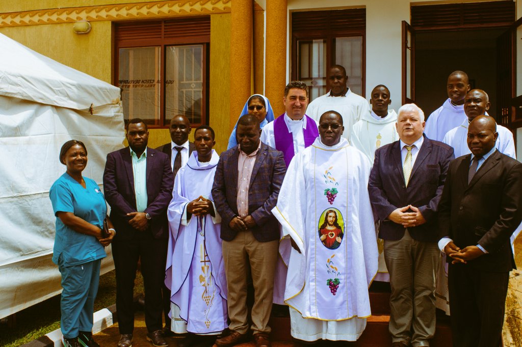 BuikweHospital's tweet photo. A team of dedicated professionals immersed in spirit and devotion to the Almighty God, ready to serve your health needs.

#BuikweHospital #healthwatch https://t.co/g5DN4mXslC