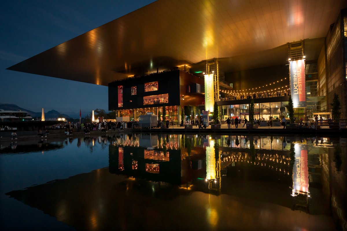 eyevipcloud's tweet photo. Wir haben Alexandra Buholzer, Mitarbeiterin bei @LucerneFestival, getroffen. In unserem Gespräch gibt sie uns einen Einblick hinter die Kulissen des Musikfestivals und teilt ihre wichtigsten Momente. 🙌

https://t.co/6TWhXRgKIU ✨

Foto © Priska Ketterer/ Lucerne Festival https://t.co/n0kcma7Ds1