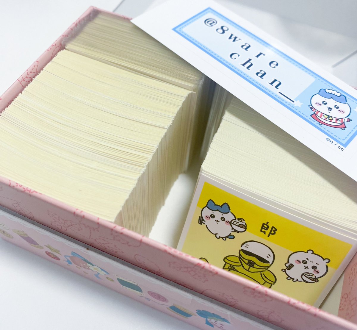 8warechan_'s tweet photo. 左側全部迷子分なんですがまとめて買い取ってくれる方いませんか…

数多すぎて1枚ずつ写真撮れなくてすいません🥲

主にあるのはシールガム3（緑のパケのもの）です！他のもあります！

ff外からも気軽にお声がけください☁️

ちいかわ シールガム シールコレクション https://t.co/vybML1nYz2