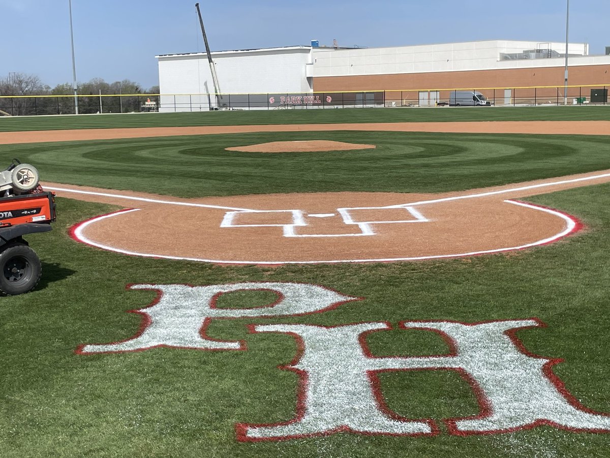 Ell5635Kristen's tweet photo. Another windy day on baseball #varsitygame @cdtrojans https://t.co/YSducqiUw6