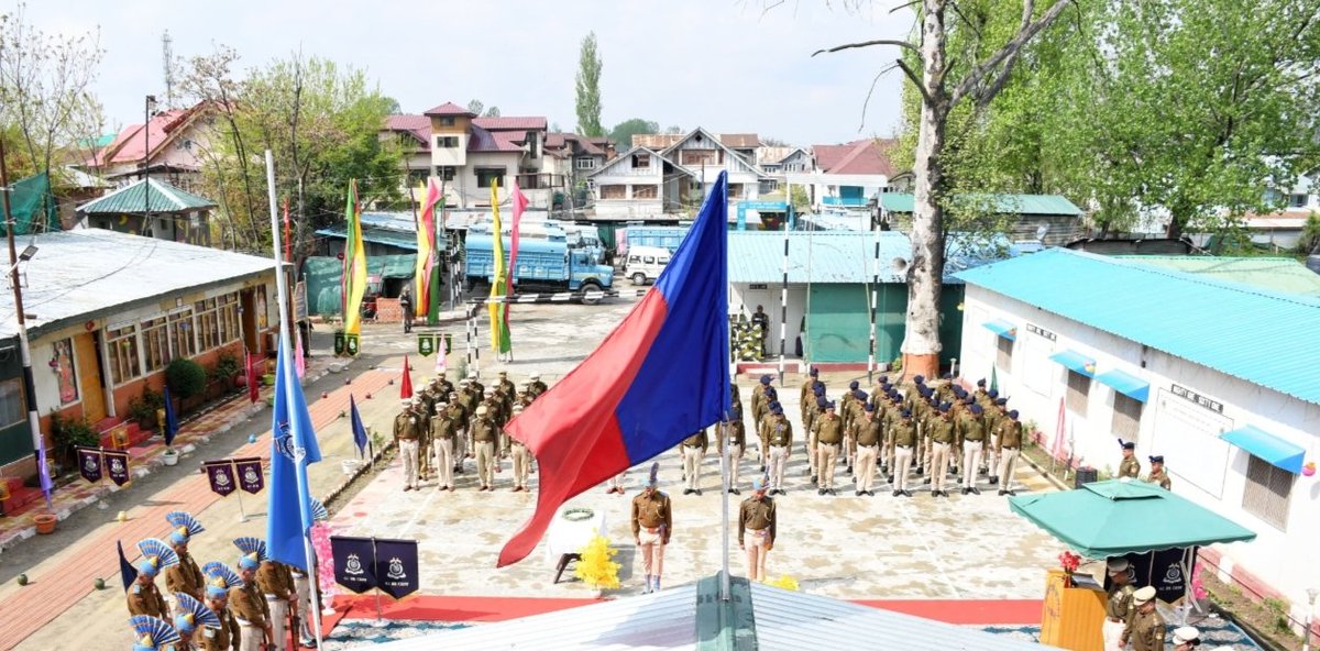 <a href="/61Bncrpf/">61Bn Srinagar_crpf</a> द्वारा "शौर्यदिवस"पर सरदार पोस्ट के भीषण युद्ध में अपना सर्वोच्च बलिदान देने वाले वीर शहीदों को भावपूर्ण श्रद्धांजलिअर्पित करते हुए निबंध एवं रस्साकसी प्रतियोगिता के आयोजन के साथ वीरता पदक एवं महानिदेशक पदक प्राप्तकर्ताओं को सम्मानित किया गया।
<a href="/crpfindia/">🇮🇳CRPF🇮🇳</a>
<a href="/crpf_srinagar/">Srinagar Sector CRPF 🇮🇳</a>