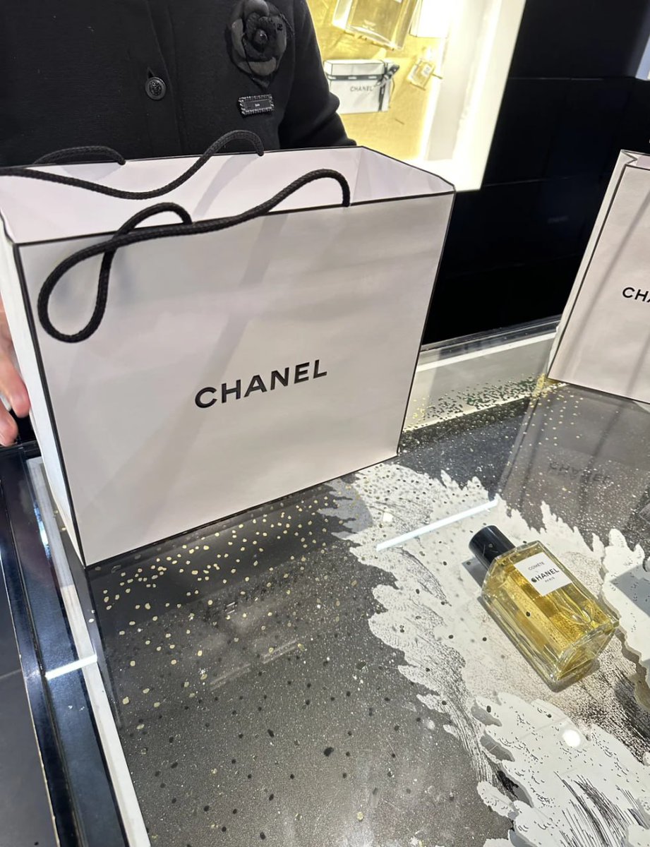 LiTing258's tweet photo. "Indulging in a little luxury ✨ Chanel magic to elevate my skincare and beauty routine 🌟 #ChanelBeauty #LuxuryVibes #SelfCareGoals" https://t.co/Ot9GvwDIy9